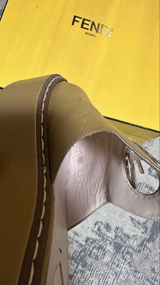 【FENDI】レザー厚底サンダル キャメル 箱、シューズバック付き