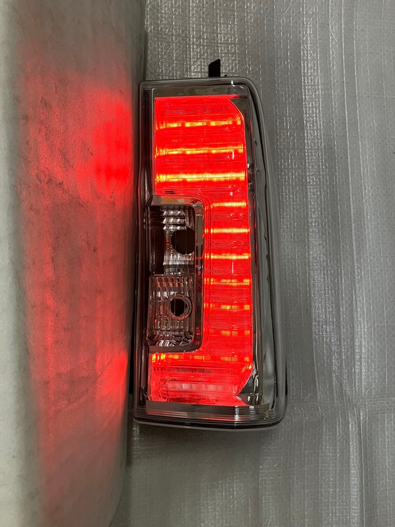♦︎ダイハツ★タントカスタムLA600S右純正テールランプ★インナーメッキ★