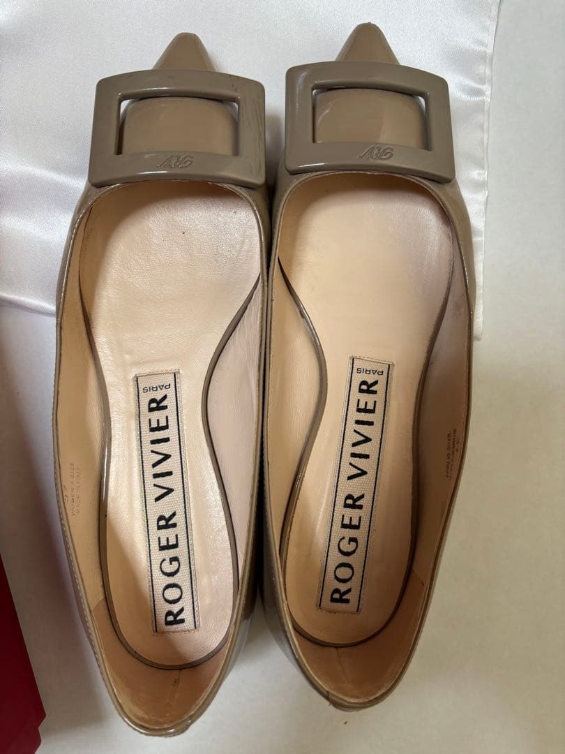 Roger Vivier ベージュ フラットシューズ