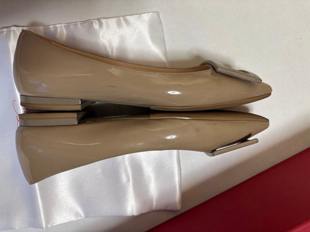 Roger Vivier ベージュ フラットシューズ
