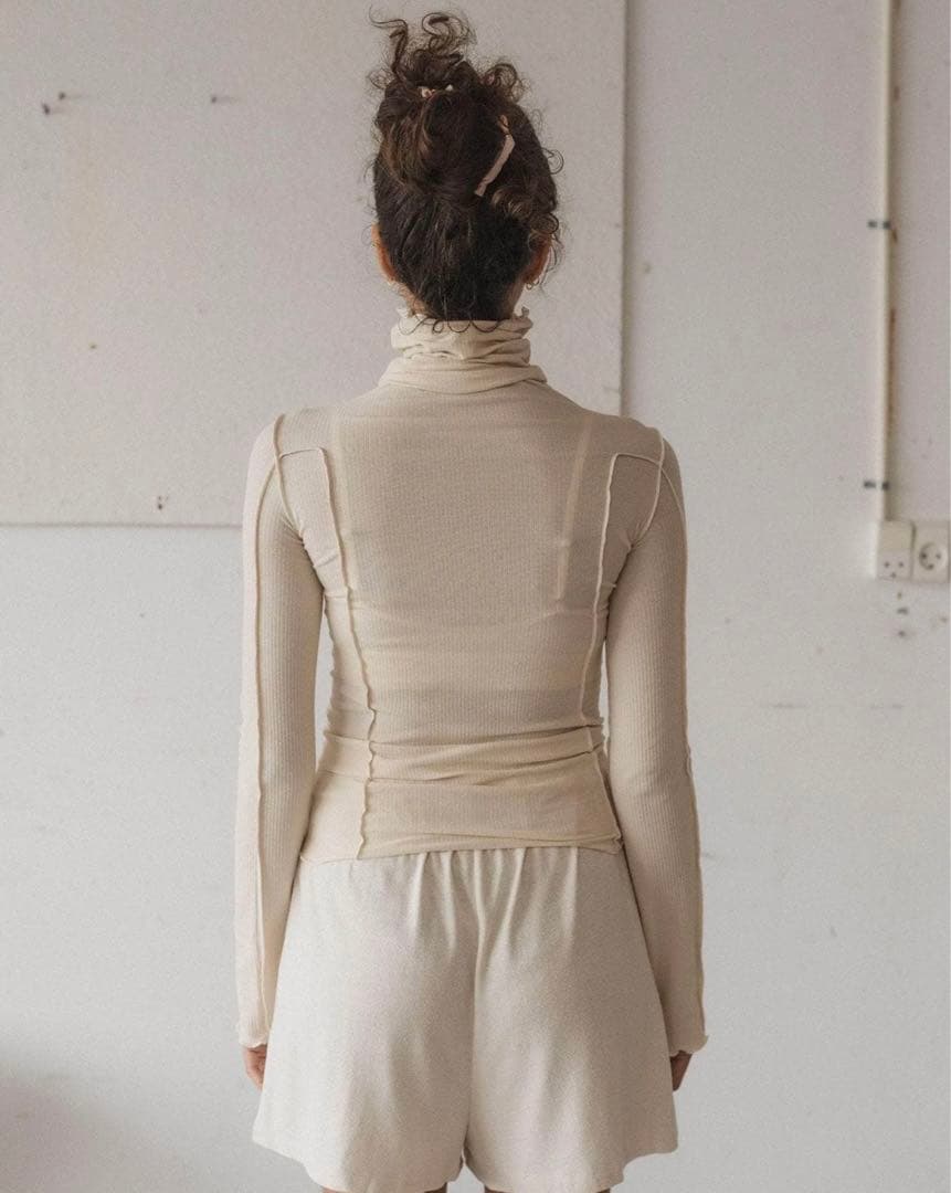 トップス BASERANGE OMATO TURTLE NECK OFF WHITE