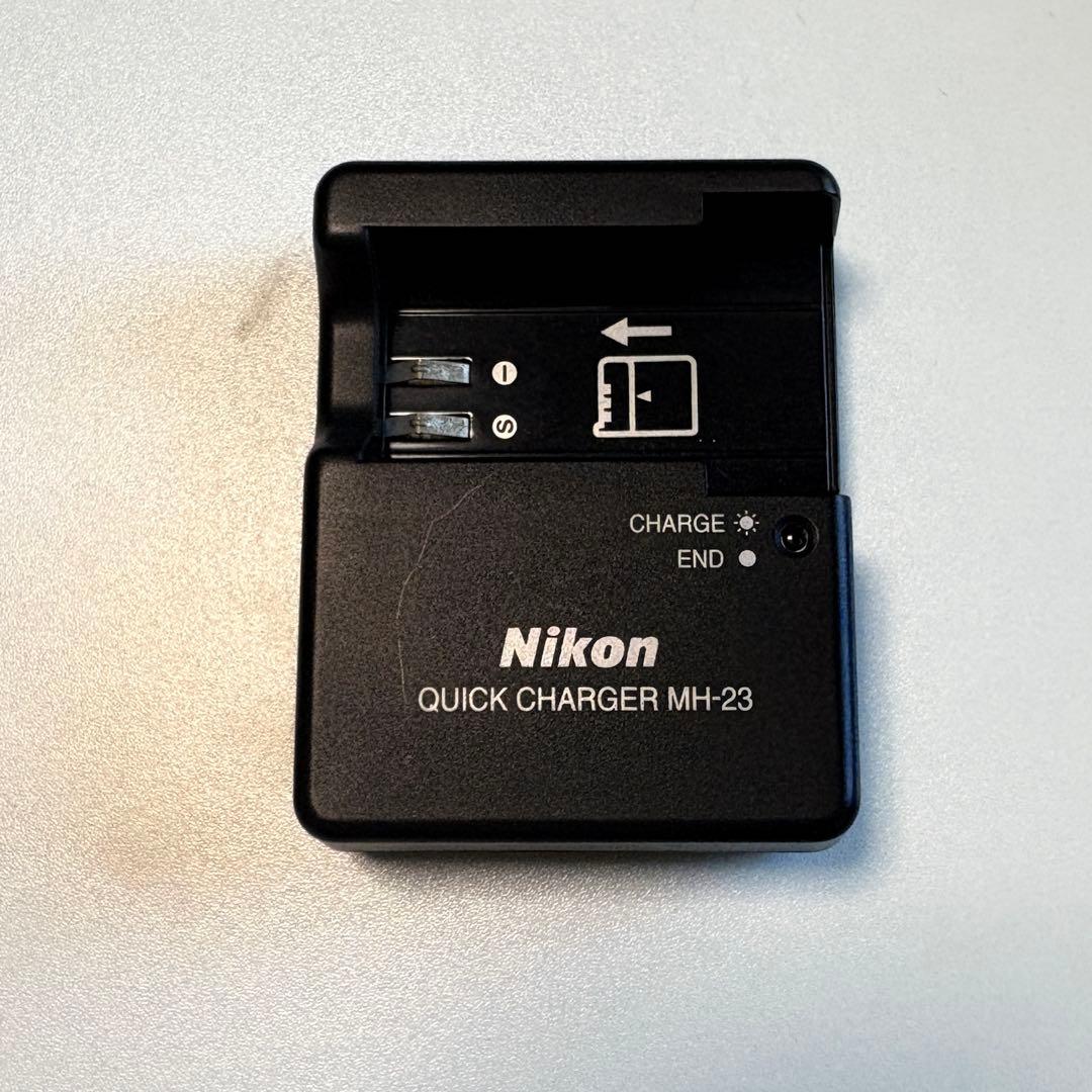 Nikon デジタル一眼レフカメラ D40 レンズ付き