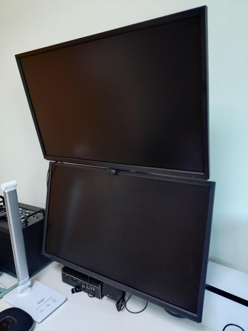 PCモニターKH240V(IODATA) x ２台 + 上下配置モニターアーム