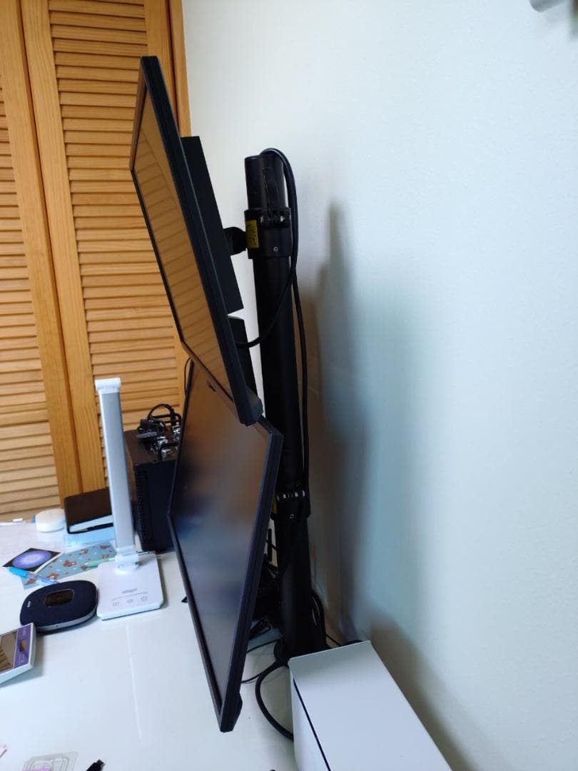 PCモニターKH240V(IODATA) x ２台 + 上下配置モニターアーム