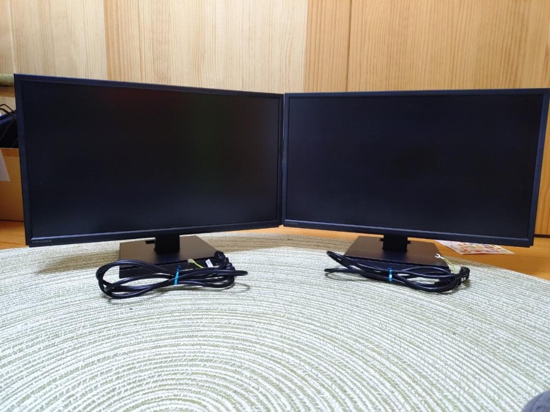 PCモニターKH240V(IODATA) x ２台 + 上下配置モニターアーム