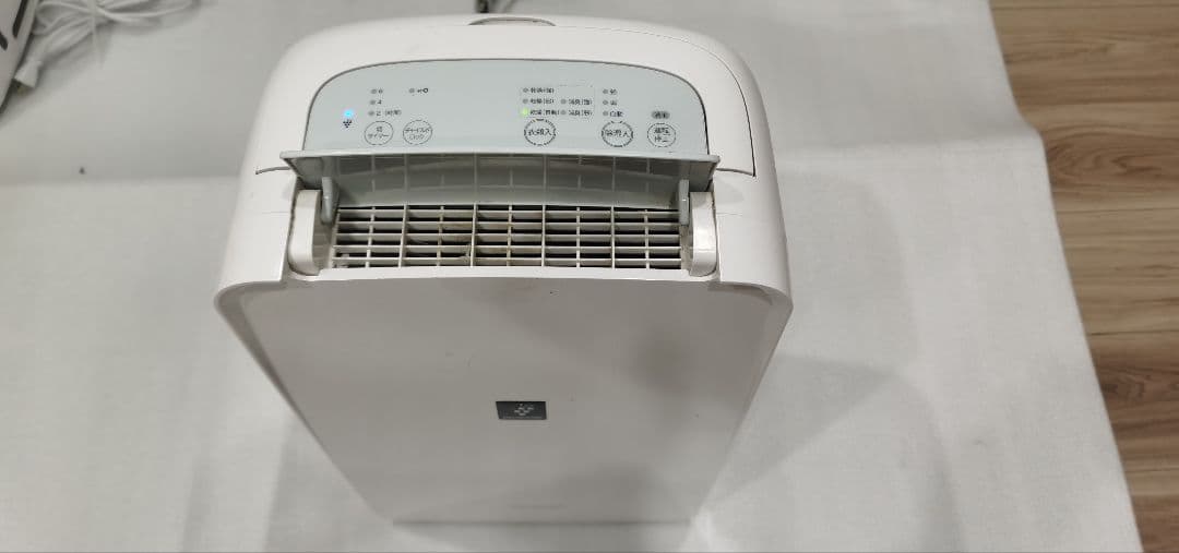 衣類乾燥除湿器 シャープ プラズマクラスター CV-N71-W 2022年製