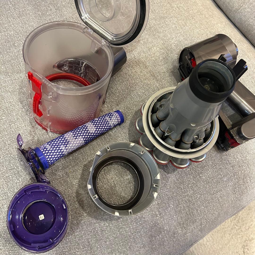Dyson V7 Advanced SV37 本体と付属品