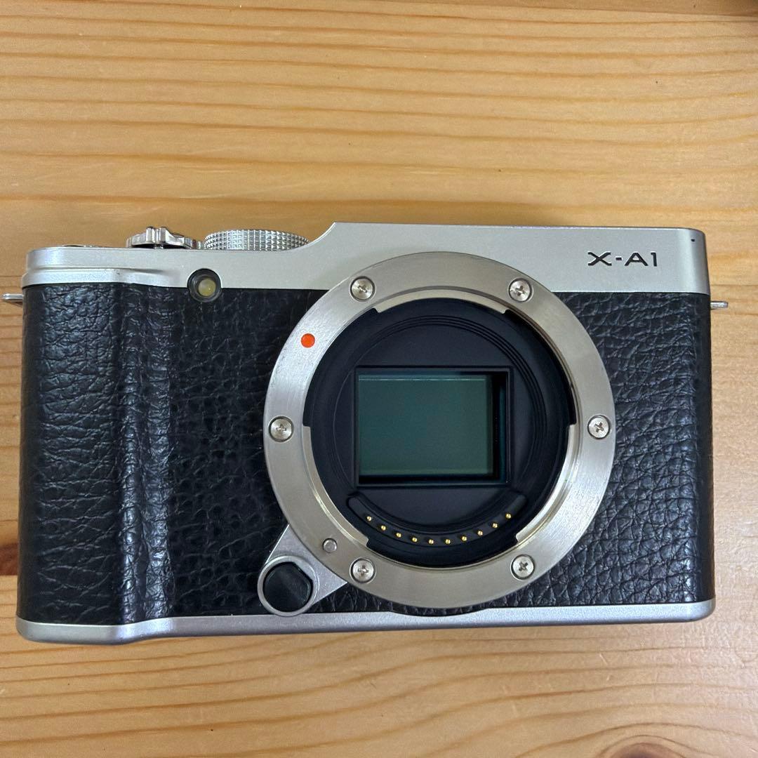 Fujifilm X-A1 ミラーレスカメラ 本体+レンズ