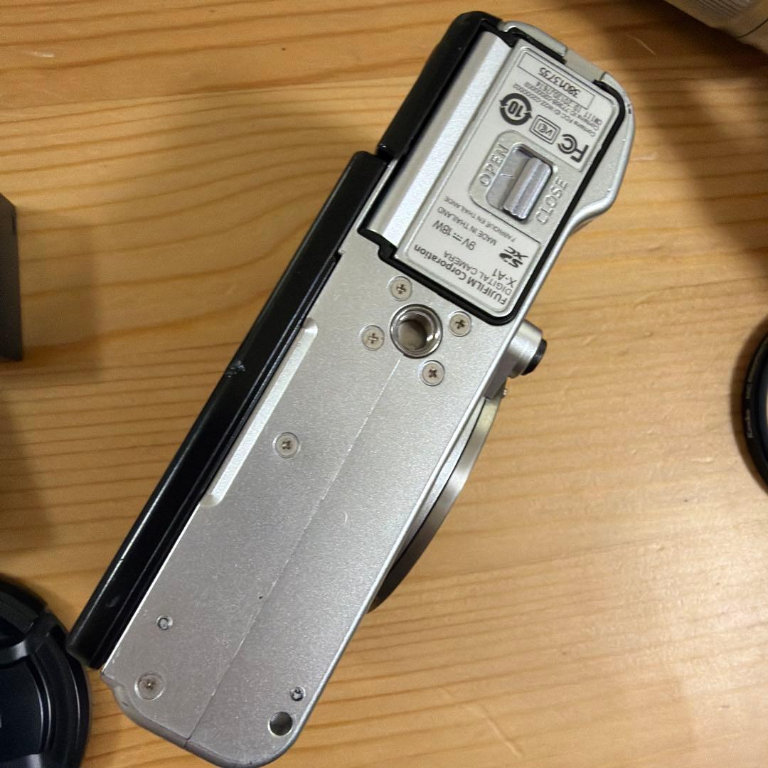 Fujifilm X-A1 ミラーレスカメラ 本体+レンズ