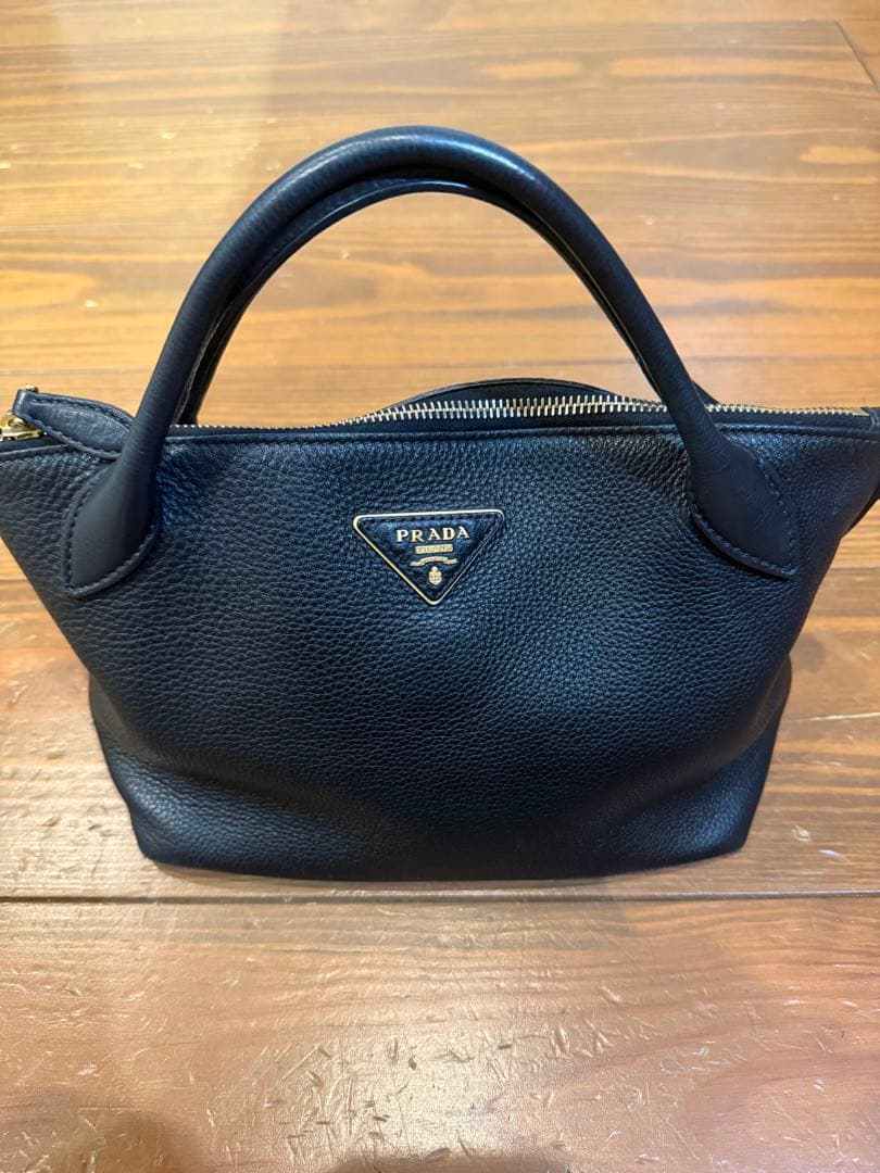 美品　PRADAバッグ