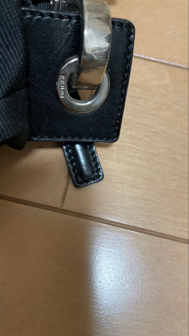 FENDI ロゴ入り ブラックハンドバッグ