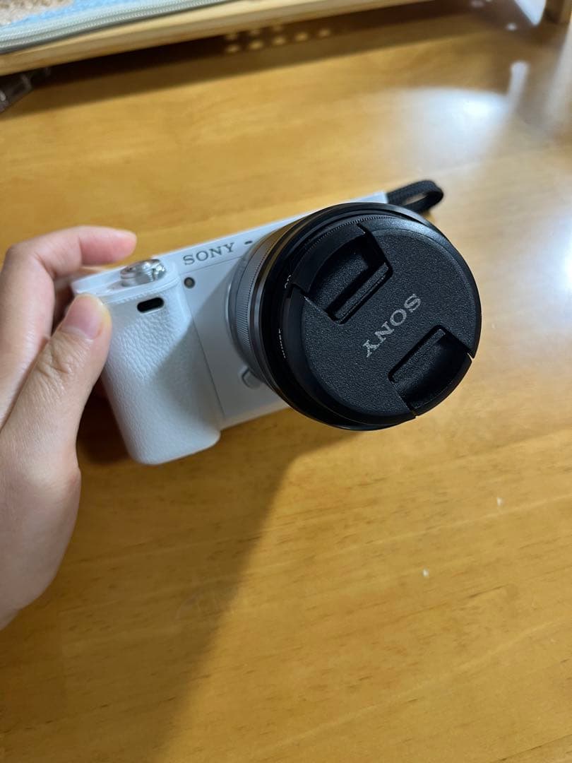 美品】SONY α6000 ホワイトシャッター回数は約1,000