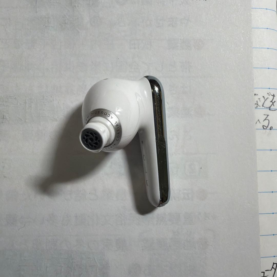 ホワイト ワイヤレスイヤホン