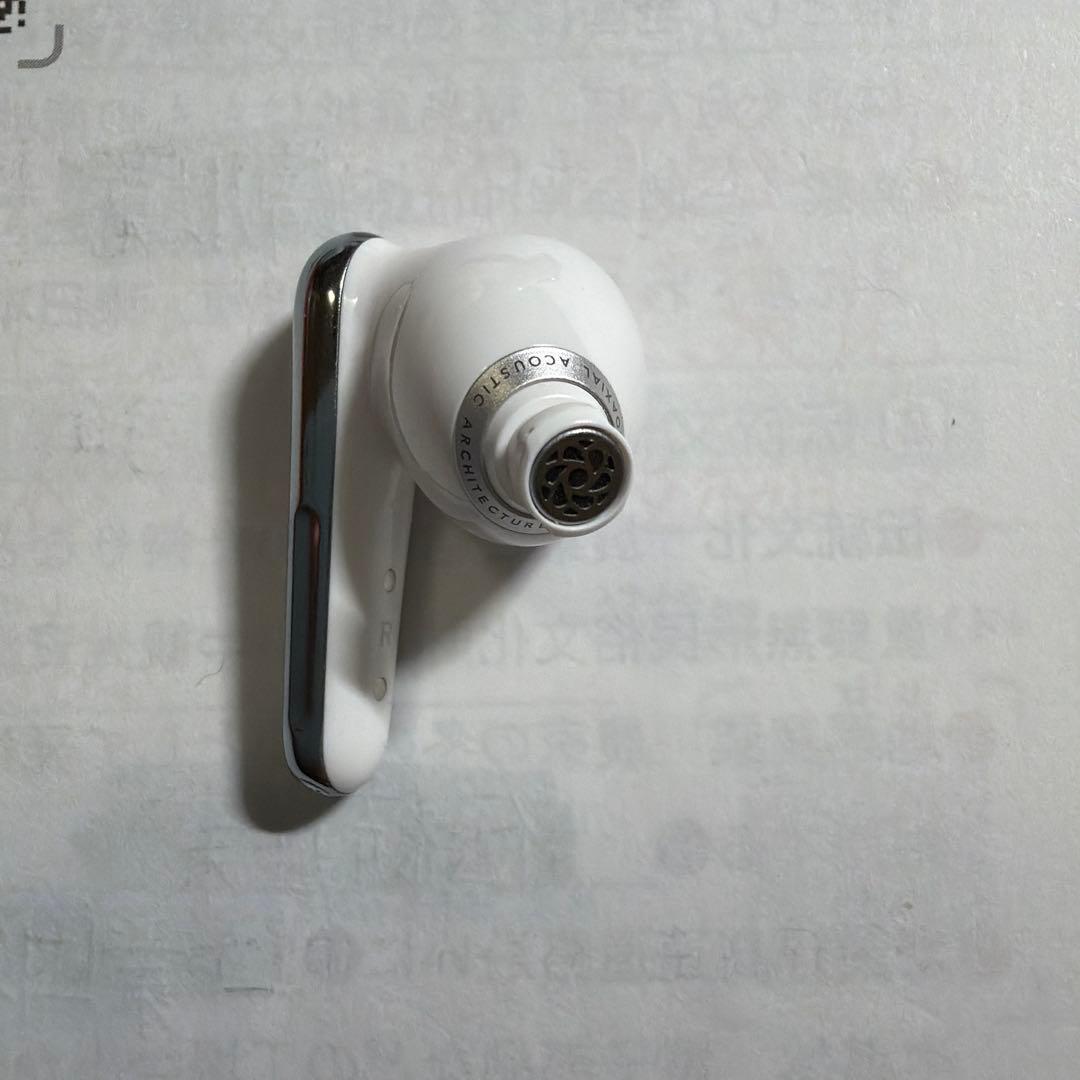 ホワイト ワイヤレスイヤホン