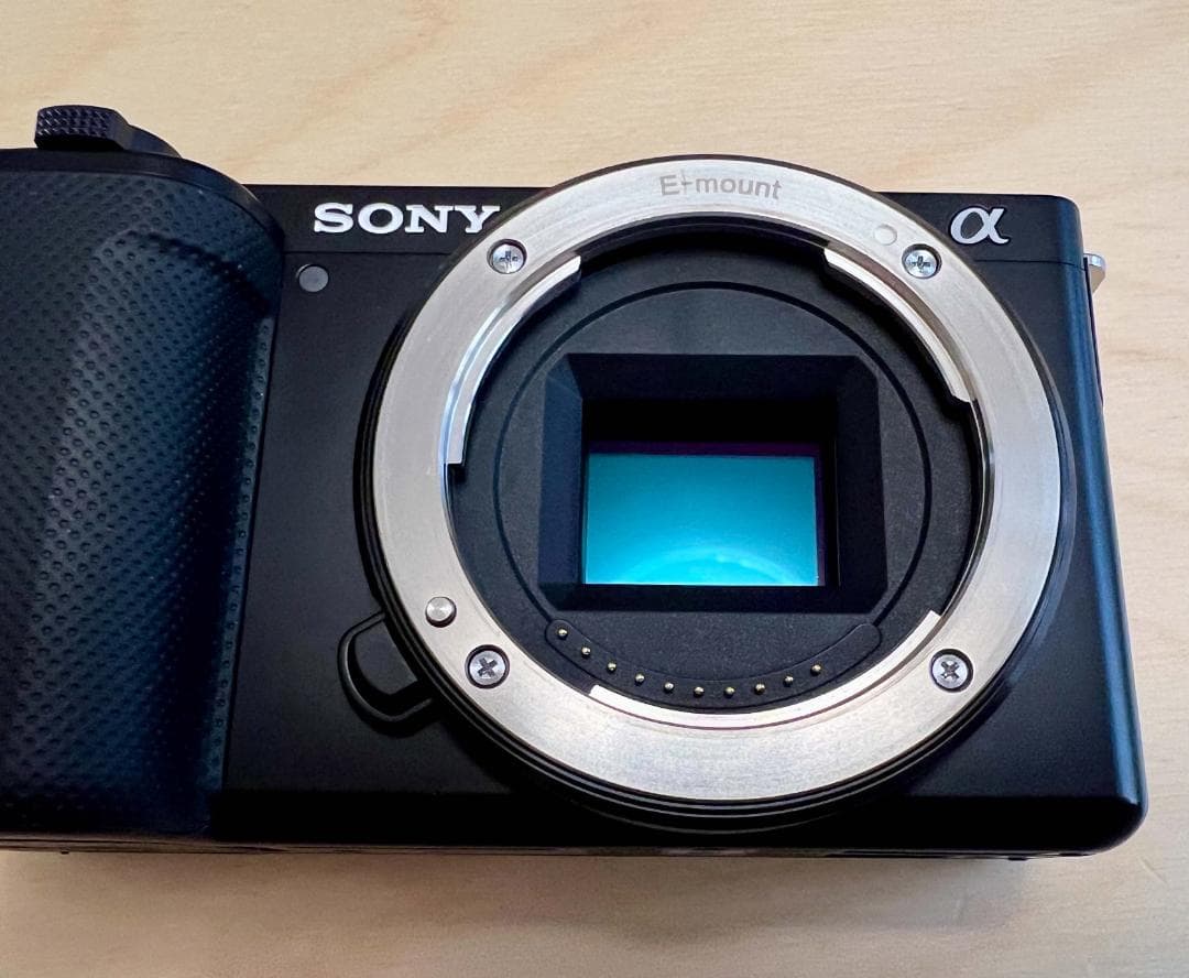 【美品】SONY ZV-E10 VLOGCAM ボディ ＋充電器＋予備バッテリー