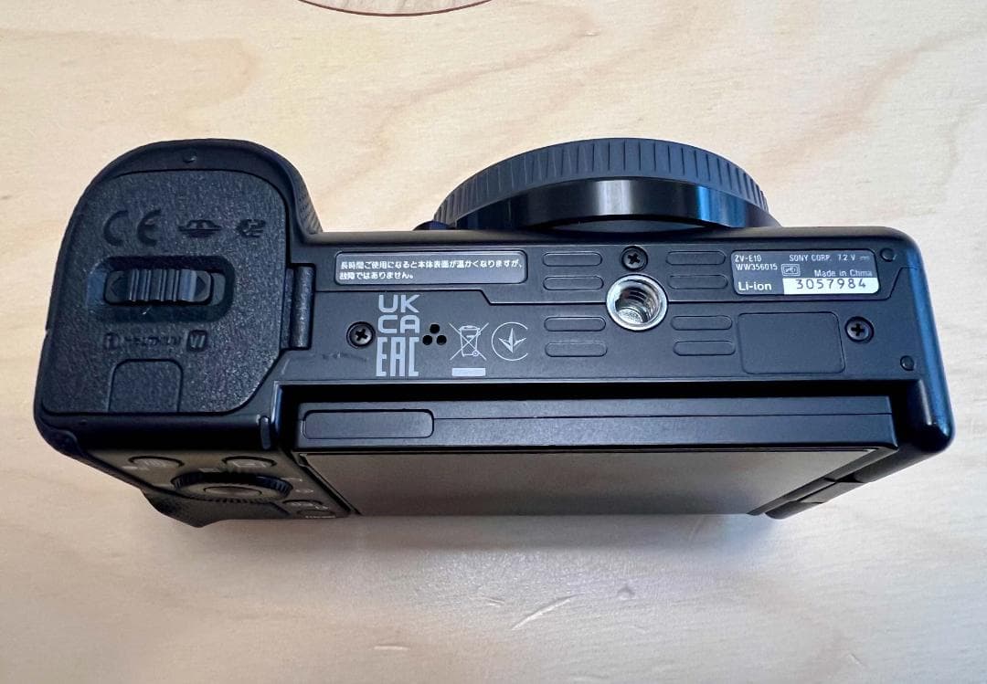 【美品】SONY ZV-E10 VLOGCAM ボディ ＋充電器＋予備バッテリー