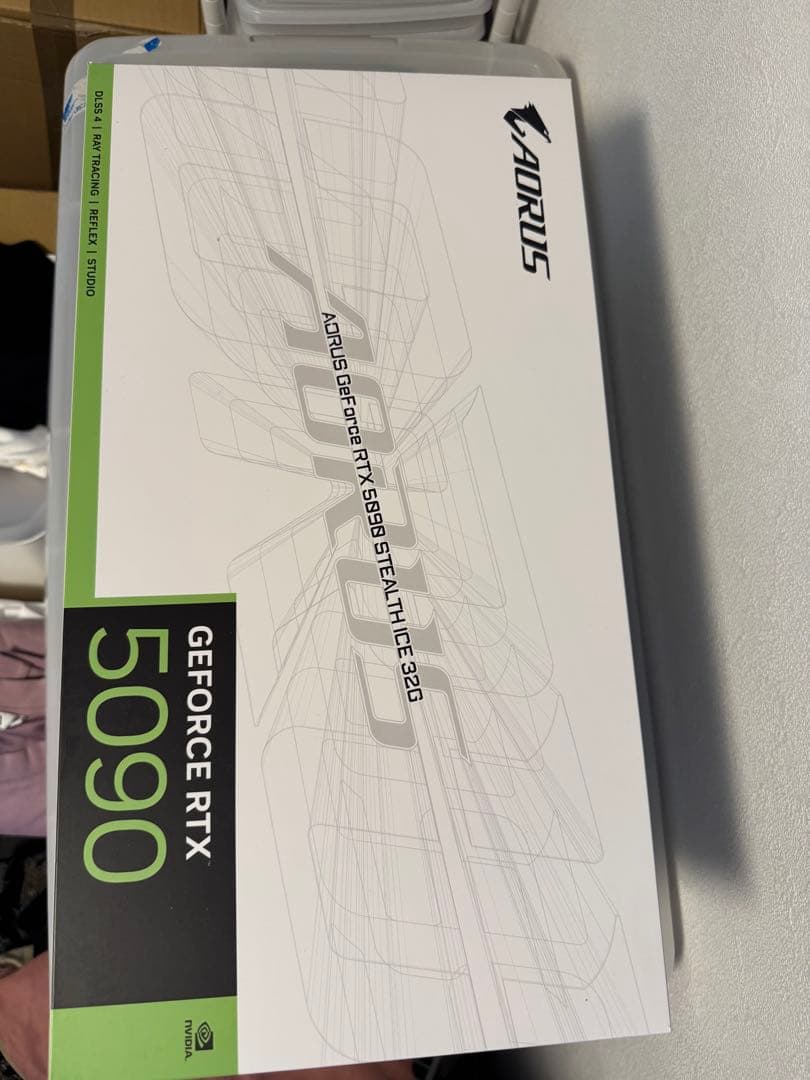 GIGABYTE RTX5090 グラフィックボード　希少　ホワイト