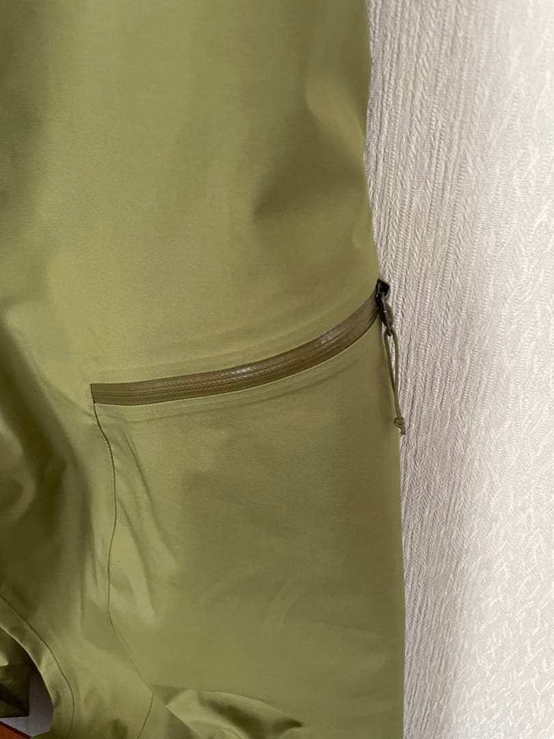 パタゴニア 女性用 Mサイズ スノーボードウェア　ビブ