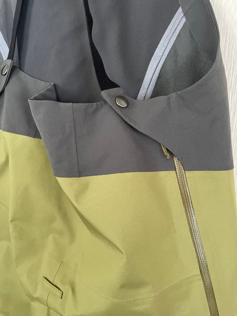 パタゴニア 女性用 Mサイズ スノーボードウェア　ビブ