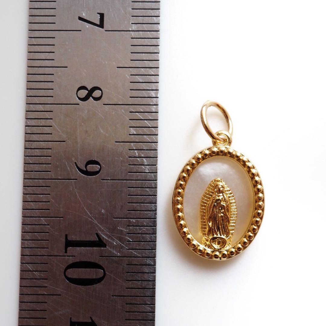 【Ruby】天然ホワイトシェルのマリアネックレストップ