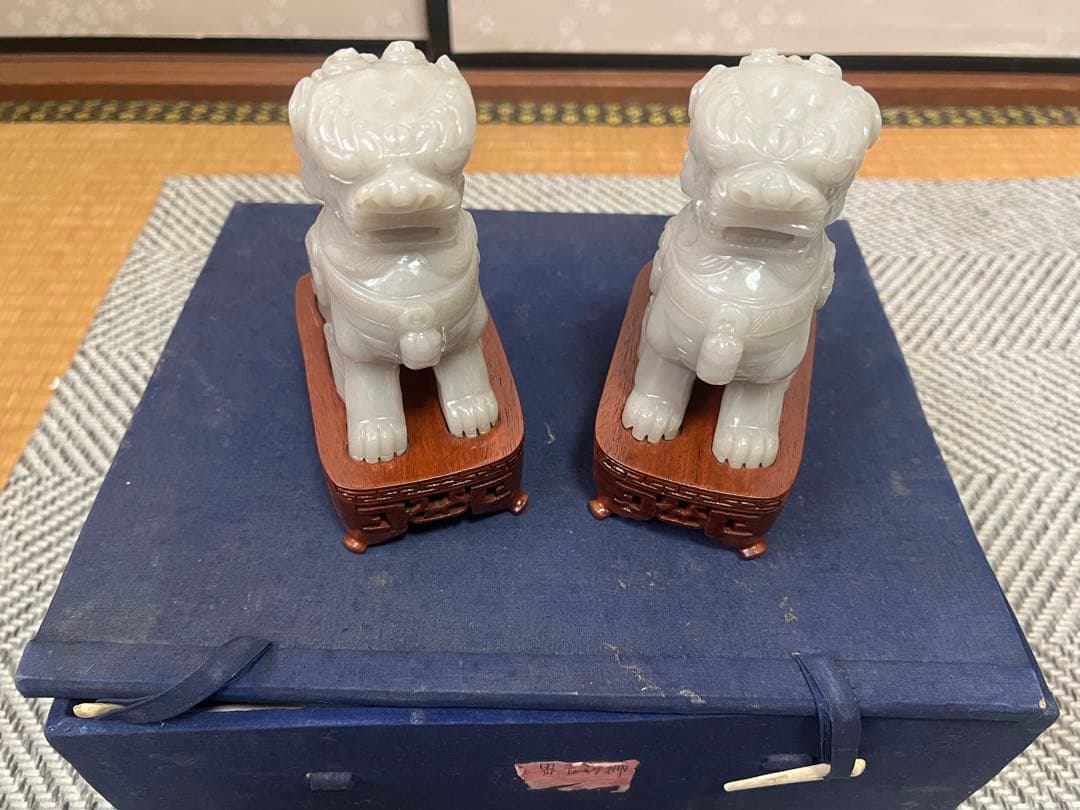 獅子像 2体セット 木製台座付き