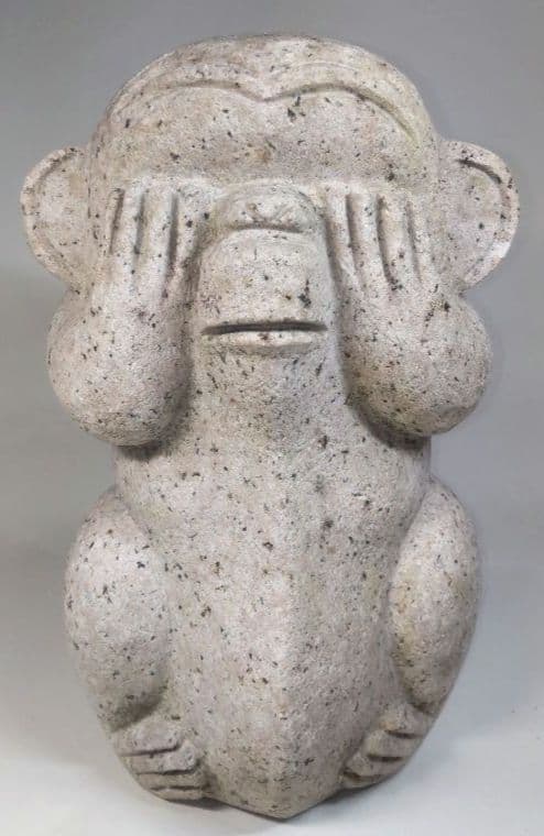 三猿の石像彫刻（見ざる、言わざる、聞かざる）