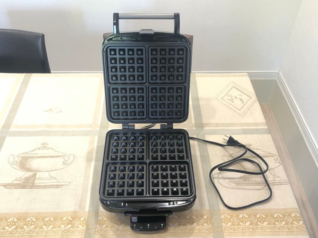 中古　クイジナート ４枚焼きワッフルメーカー WAF-100JBS