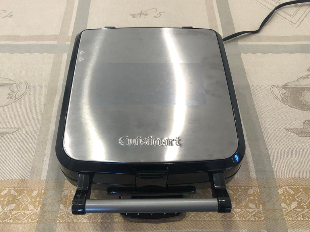 中古　クイジナート ４枚焼きワッフルメーカー WAF-100JBS