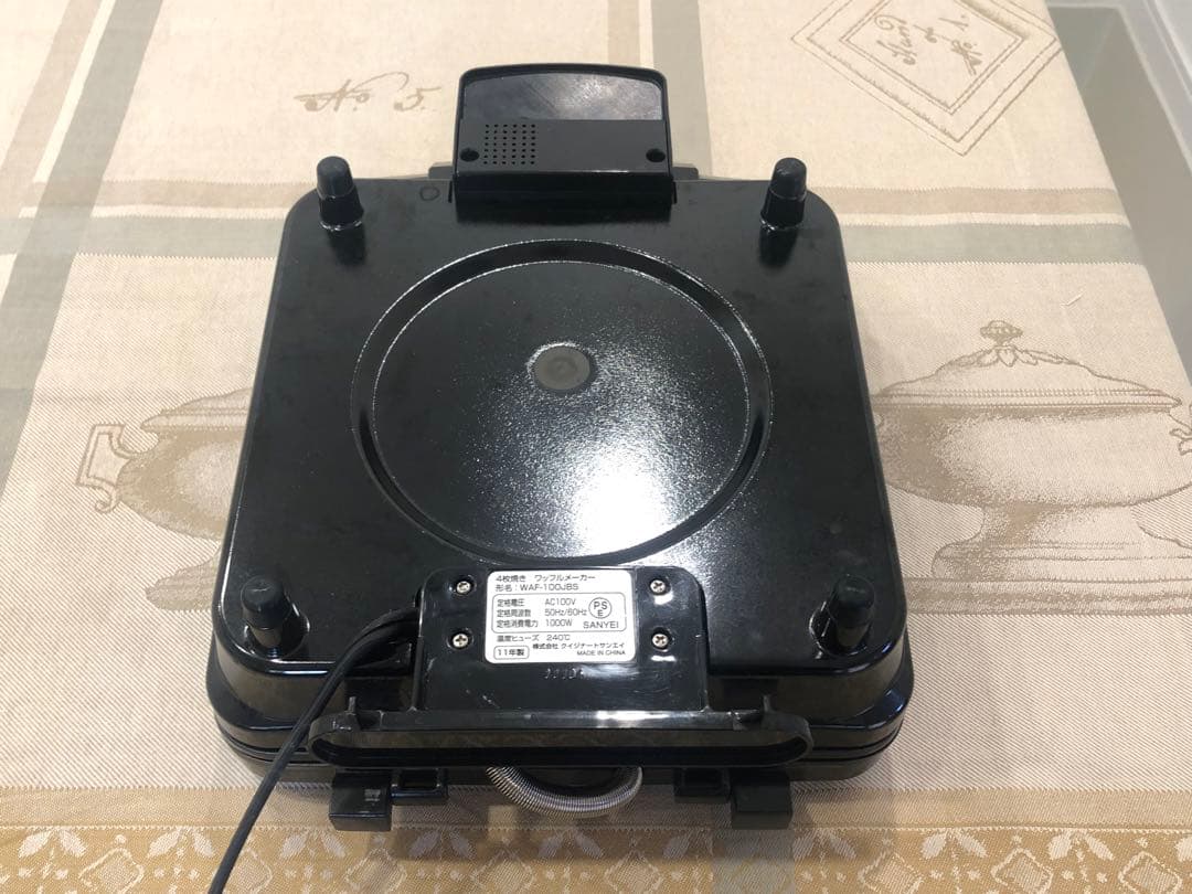 中古　クイジナート ４枚焼きワッフルメーカー WAF-100JBS