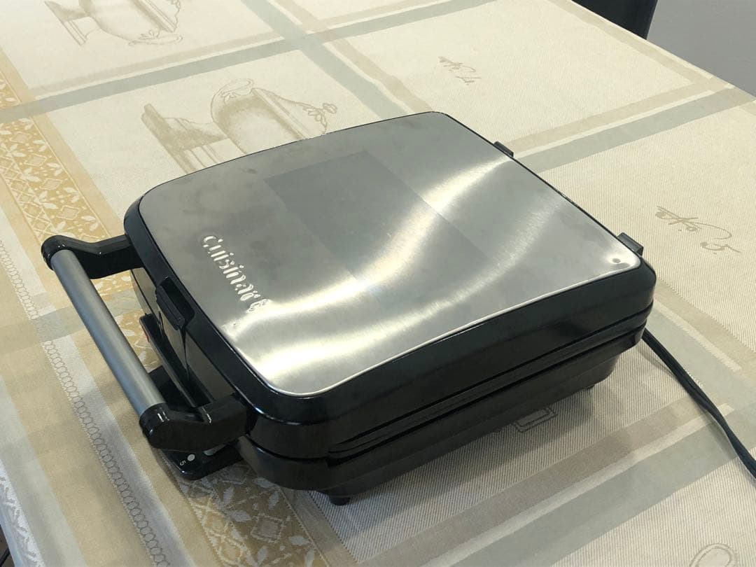 中古　クイジナート ４枚焼きワッフルメーカー WAF-100JBS