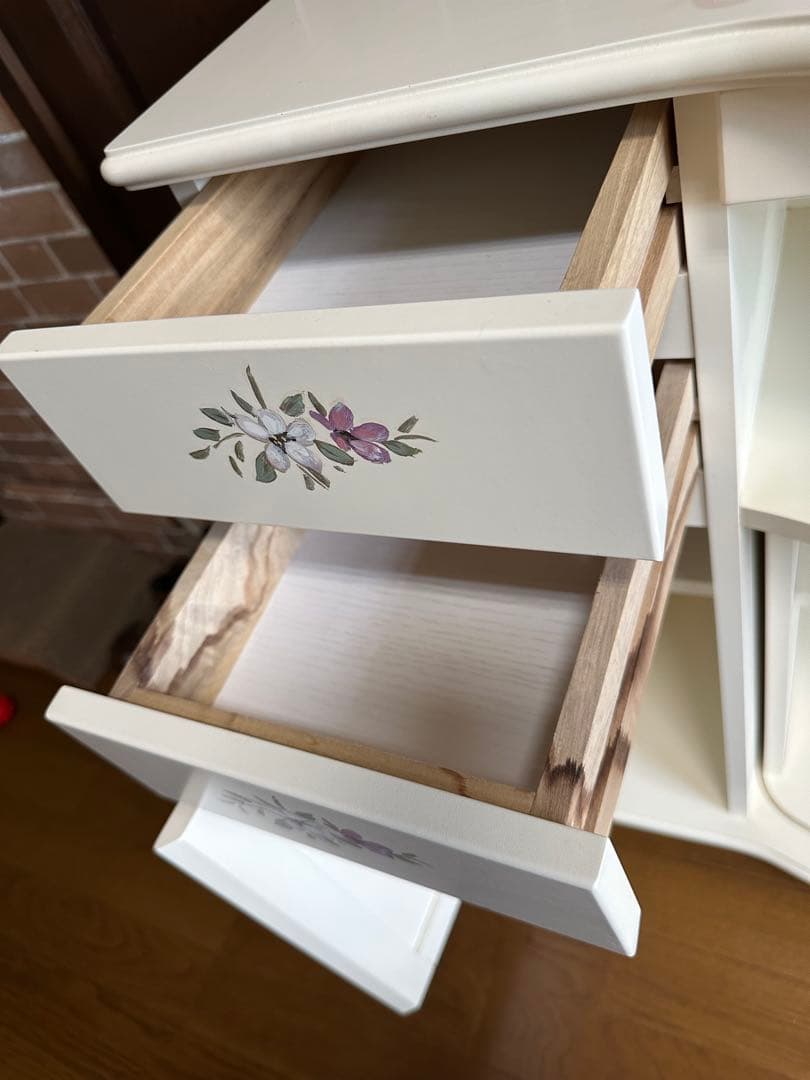 Kiyoka アンティーク　オフホワイト花柄キャビネット　チェスト