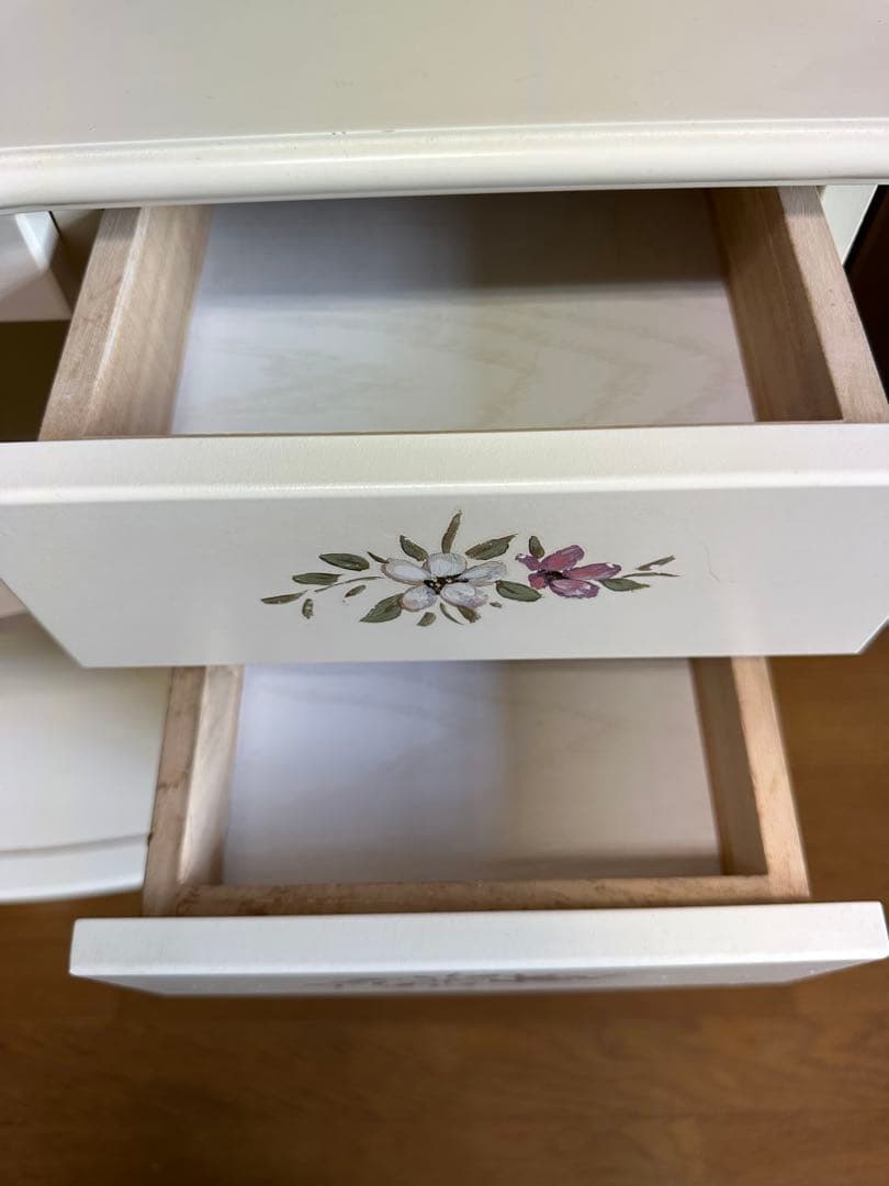 Kiyoka アンティーク　オフホワイト花柄キャビネット　チェスト