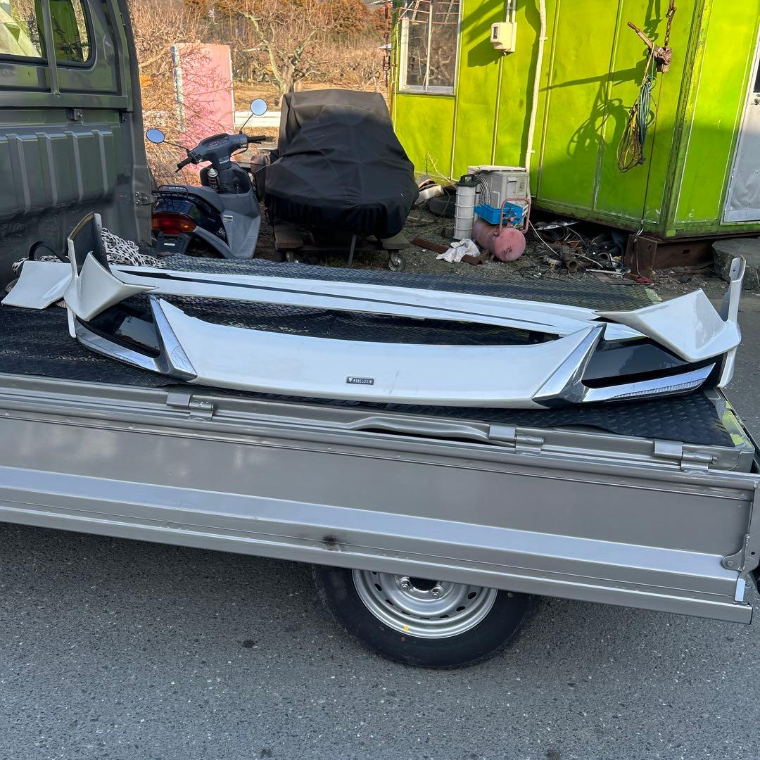 モデリスタ サイドスカート パール　プリウス　50？30？　フロントハーフ