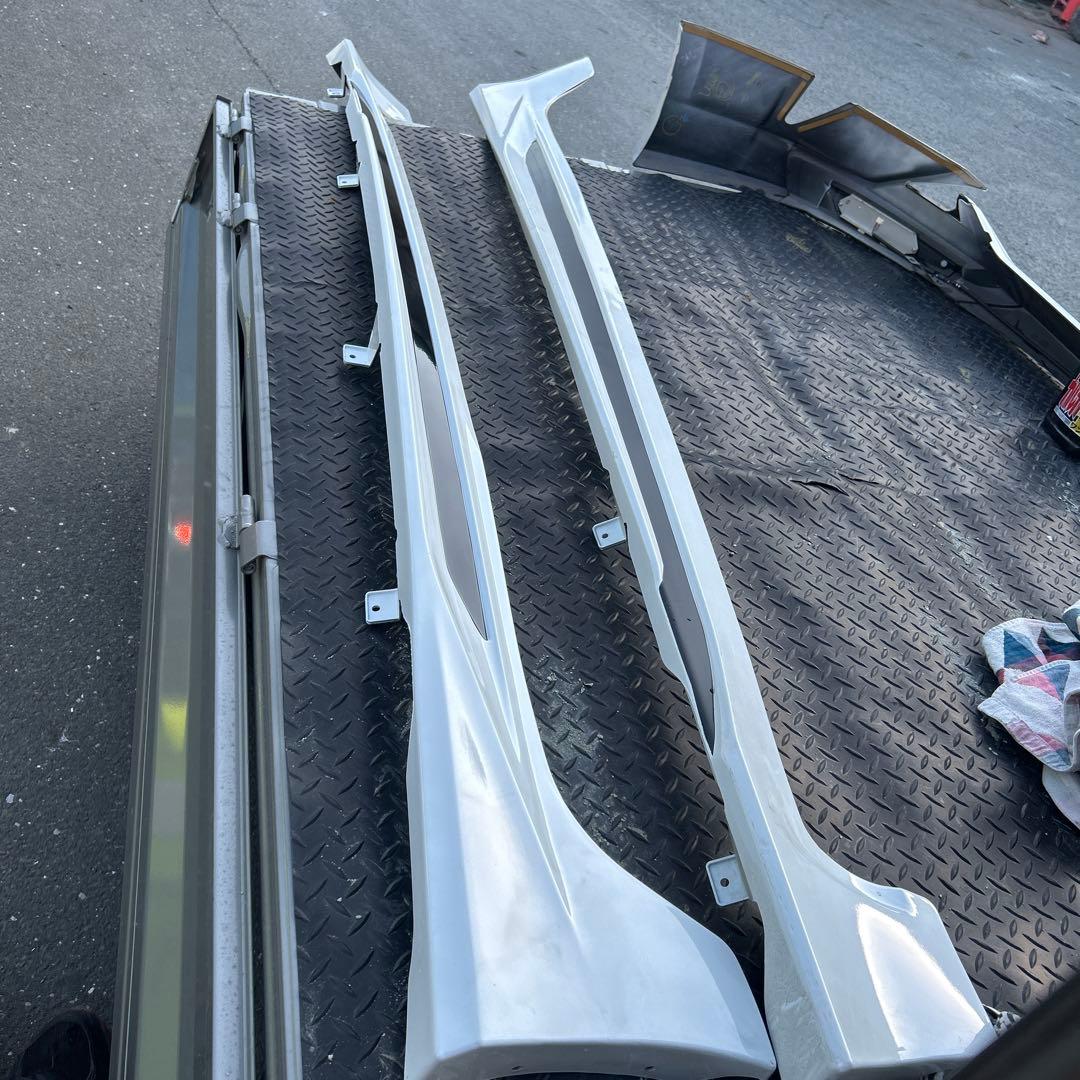 モデリスタ サイドスカート パール　プリウス　50？30？　フロントハーフ