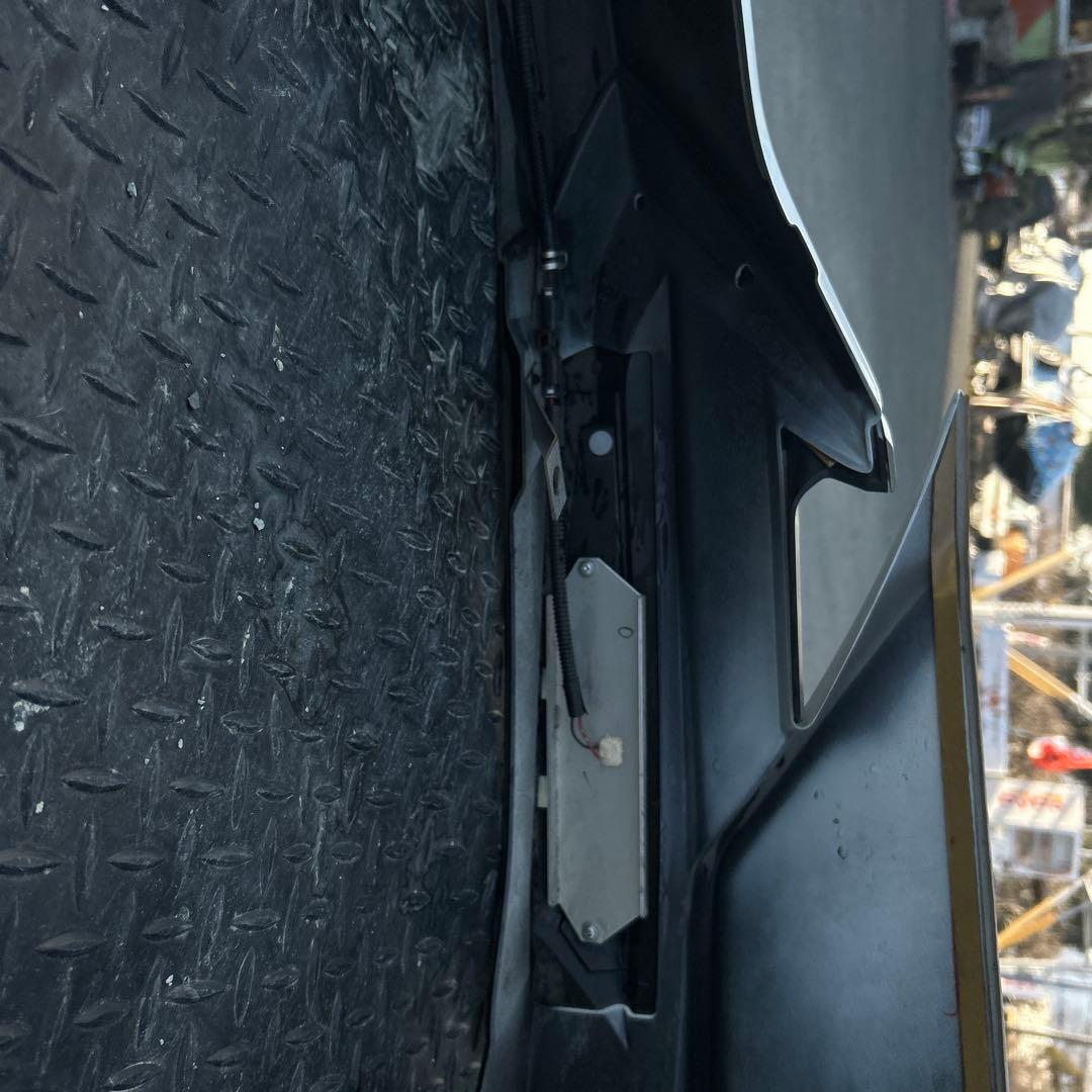 モデリスタ サイドスカート パール　プリウス　50？30？　フロントハーフ