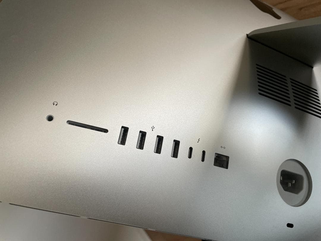 Apple iMac Retina 4K 21.5インチ 2017