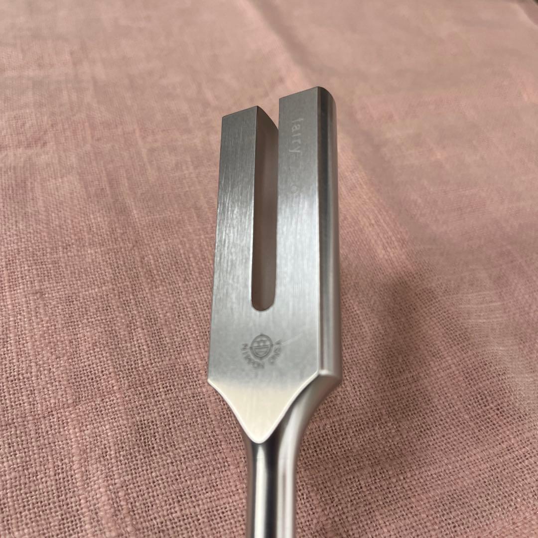 マドモアゼル愛　2964Hzチューナー 雫石付き