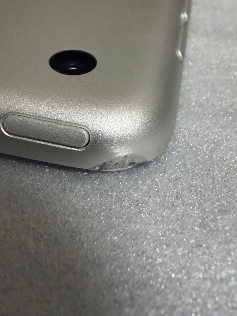 iPad 第9世代 64GB （画面割れ品）