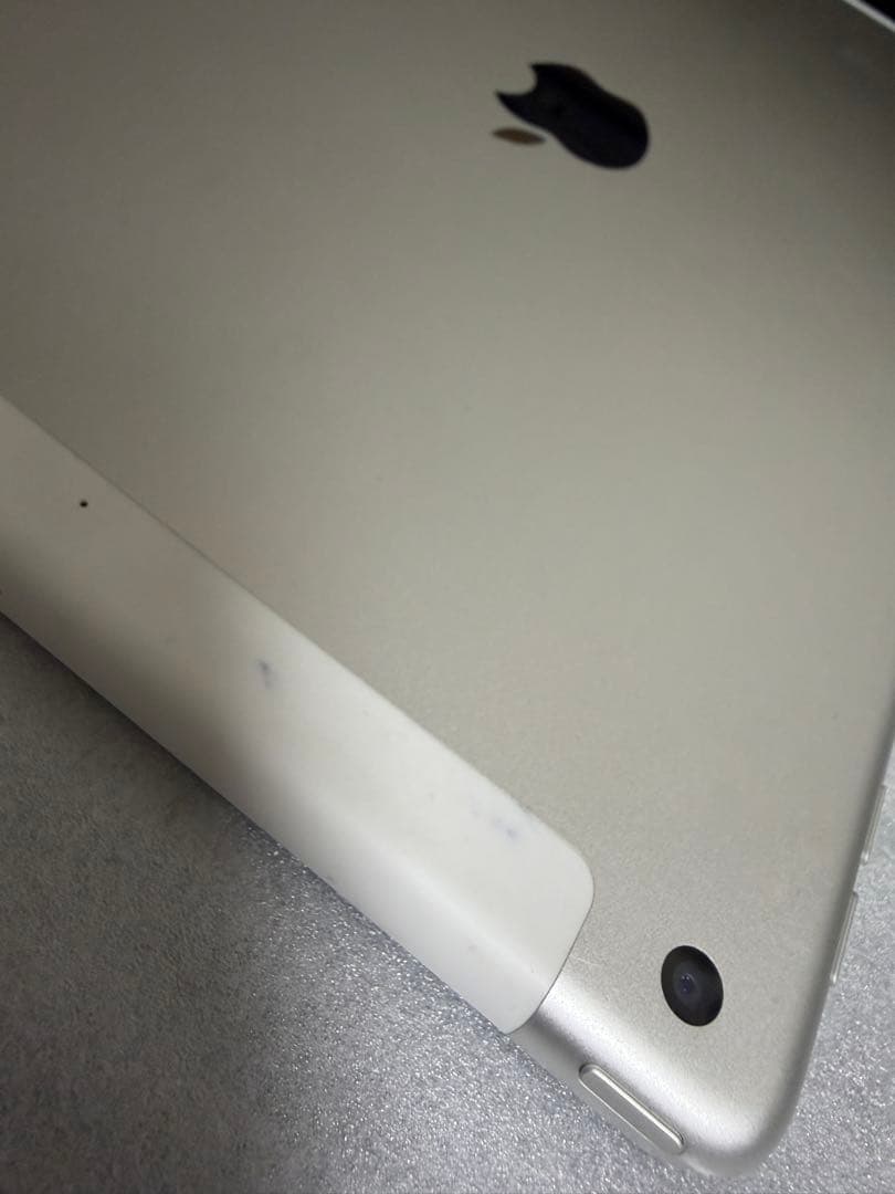 iPad 第9世代 64GB （画面割れ品）