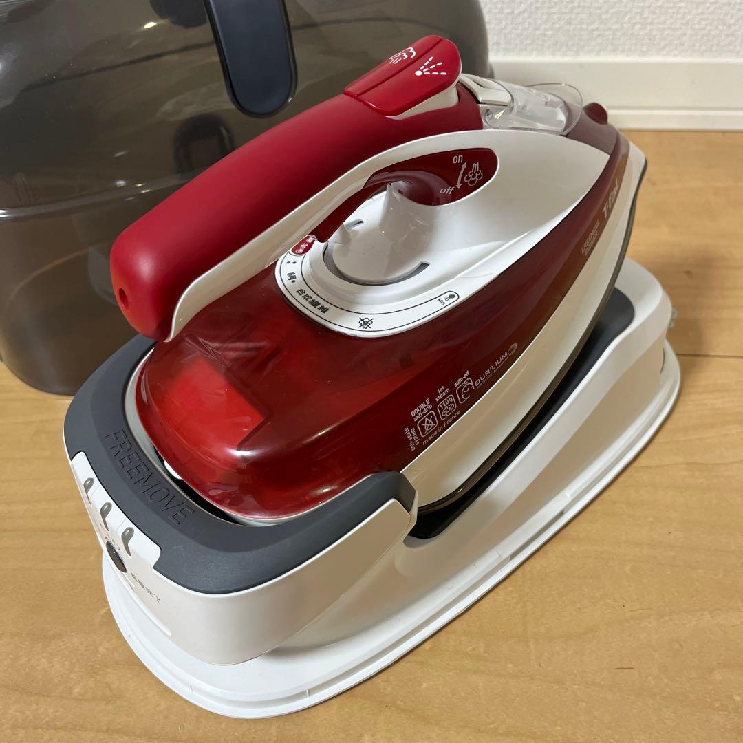 T-fal スチームアイロン 赤/白 収納ケース付き