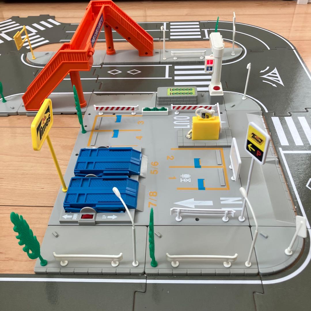 トミカタウン 洗車場 交番 駐車場 信号機×2 歩道橋 つながる道路