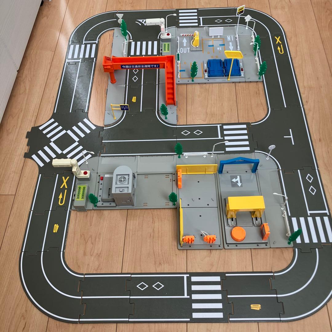 トミカタウン 洗車場 交番 駐車場 信号機×2 歩道橋 つながる道路