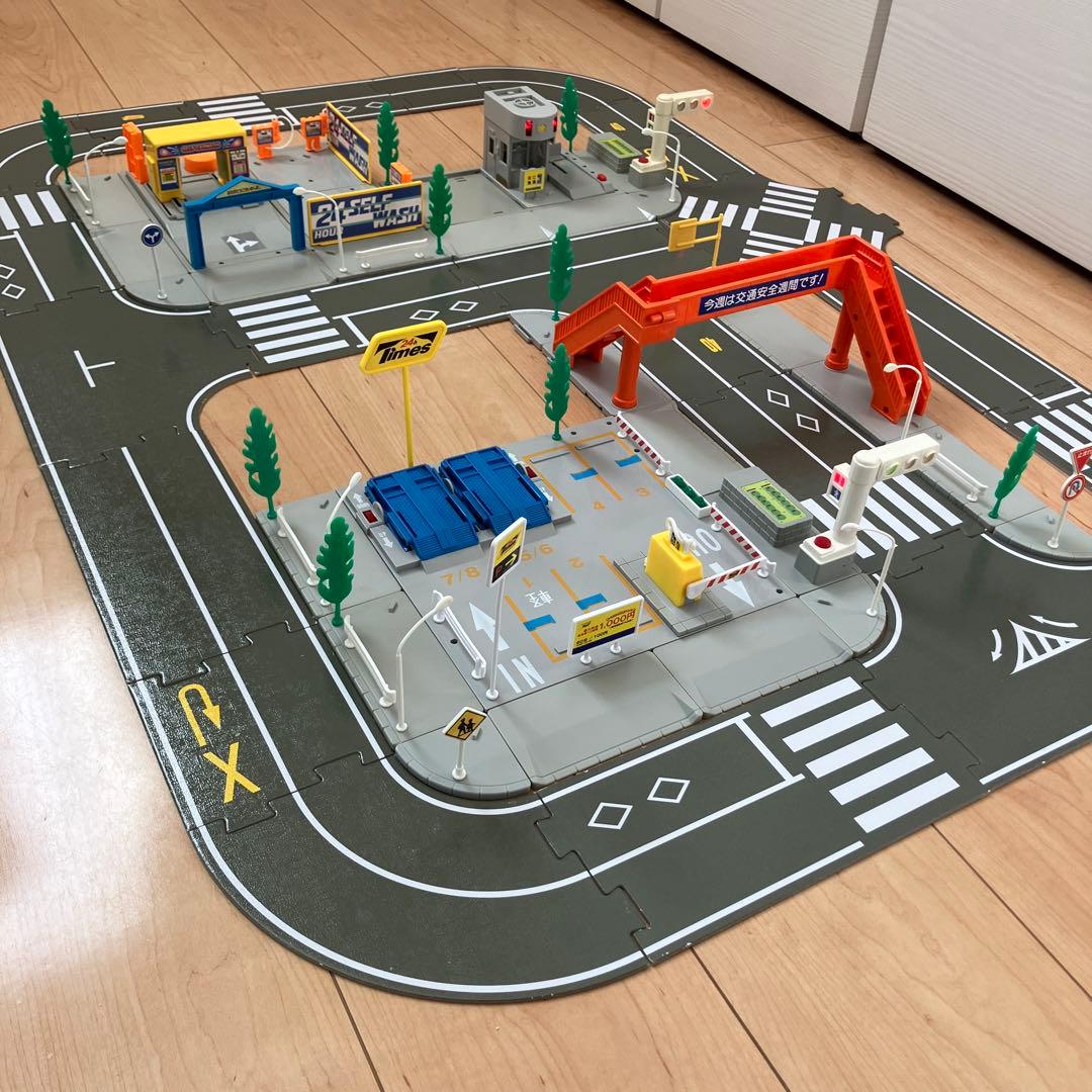トミカタウン 洗車場 交番 駐車場 信号機×2 歩道橋 つながる道路