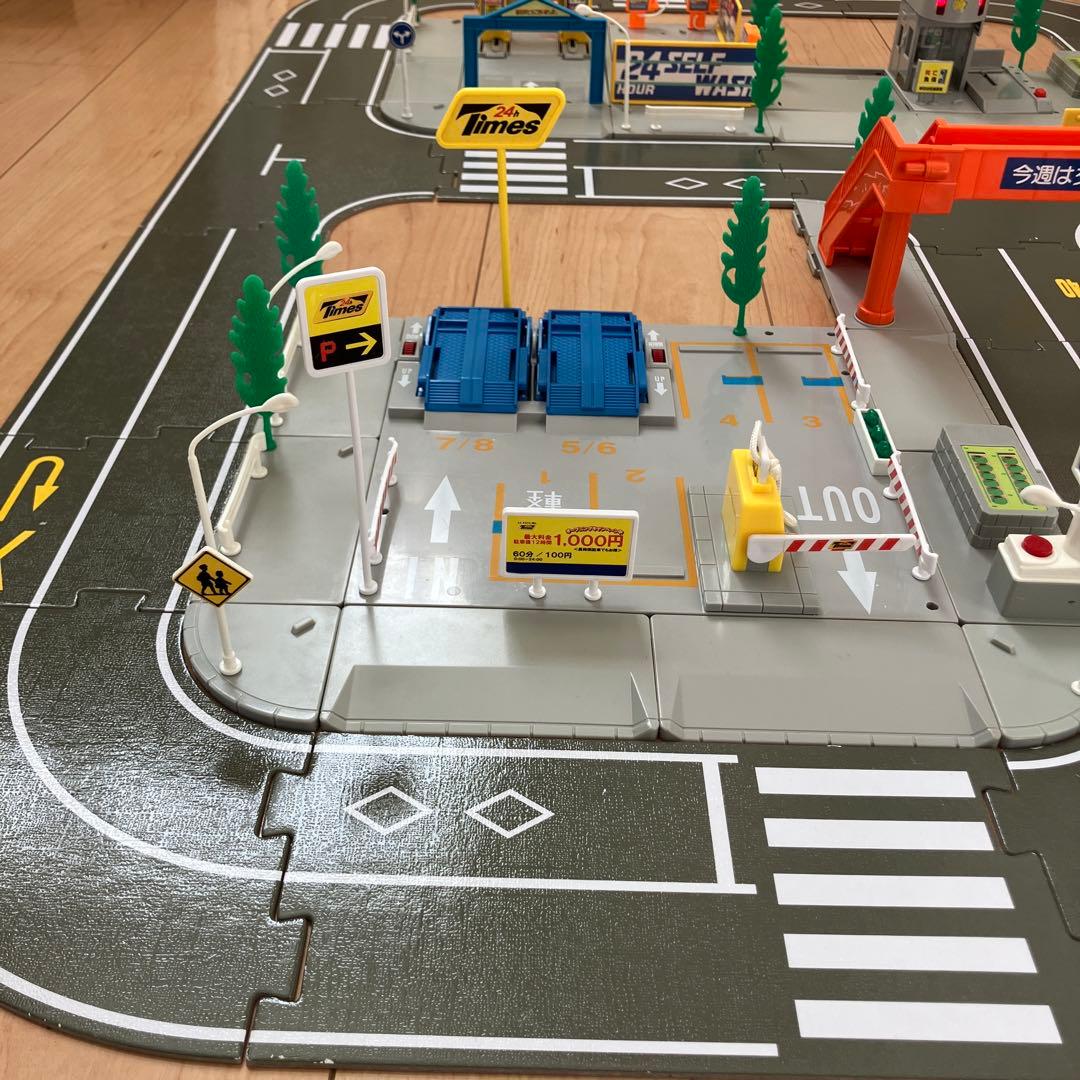 トミカタウン 洗車場 交番 駐車場 信号機×2 歩道橋 つながる道路