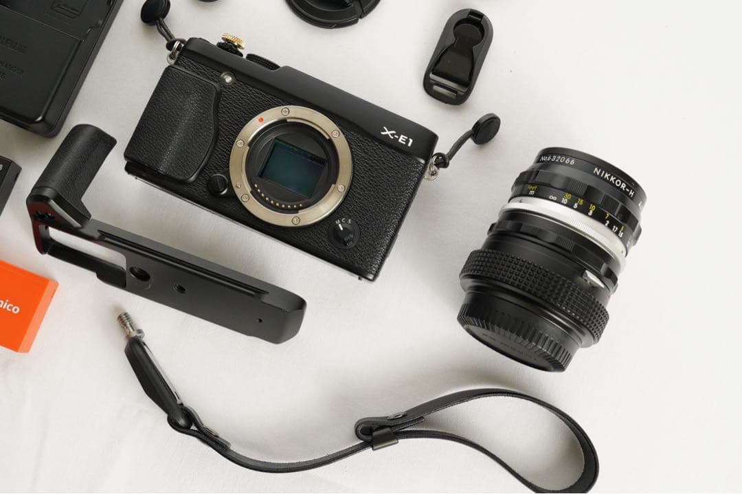 Fujifilm X-E1 ミラーレスカメラ NIKKORレンズほか 付属品多数
