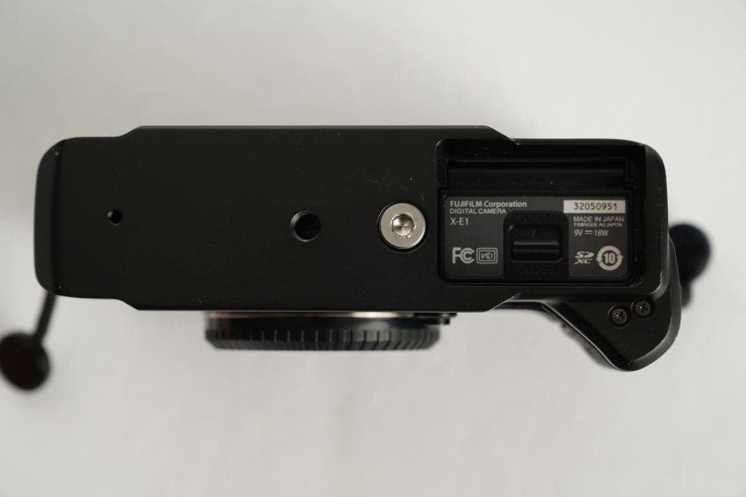 Fujifilm X-E1 ミラーレスカメラ NIKKORレンズほか 付属品多数