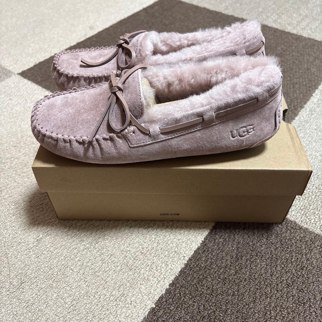 UGG ピンク モカシン