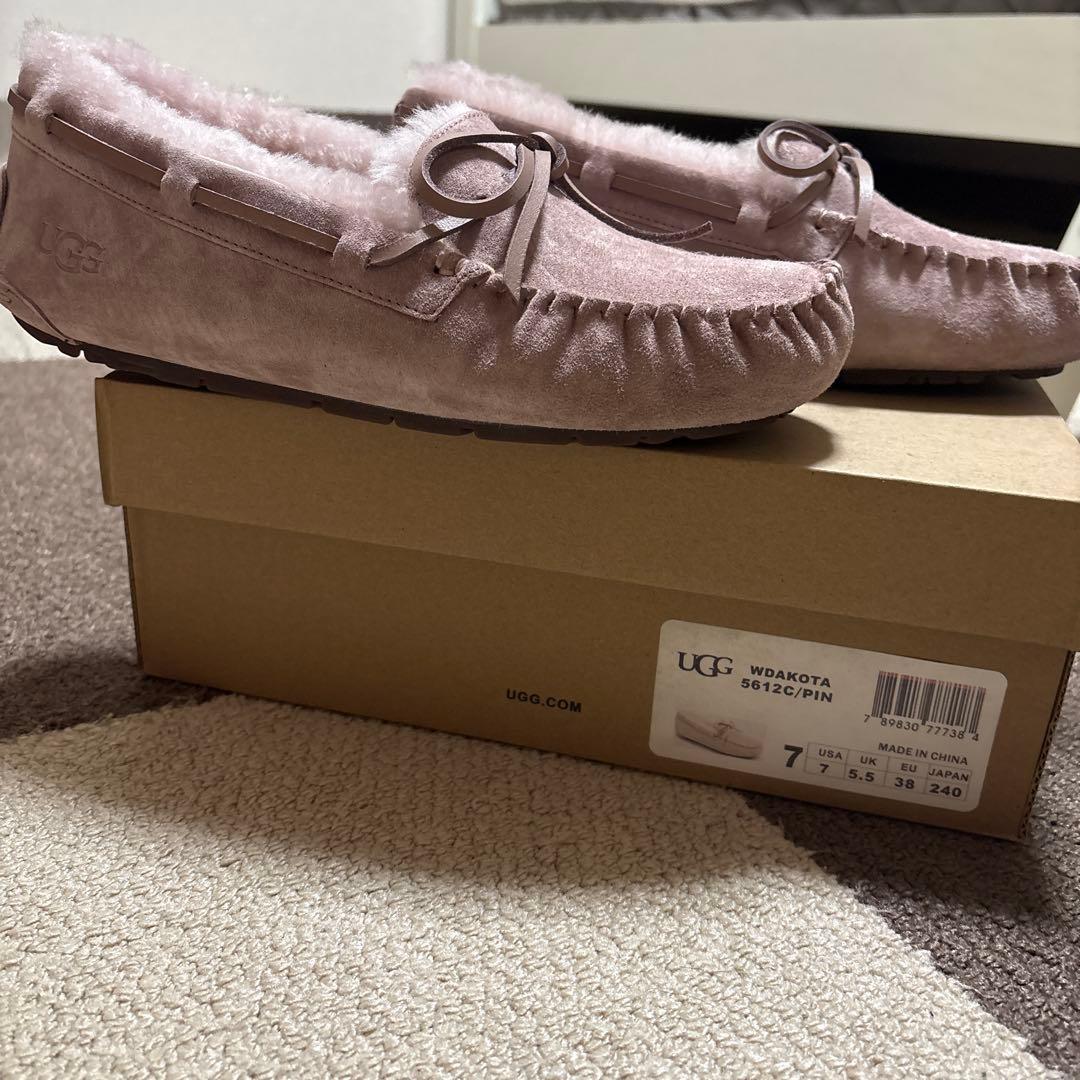 UGG ピンク モカシン