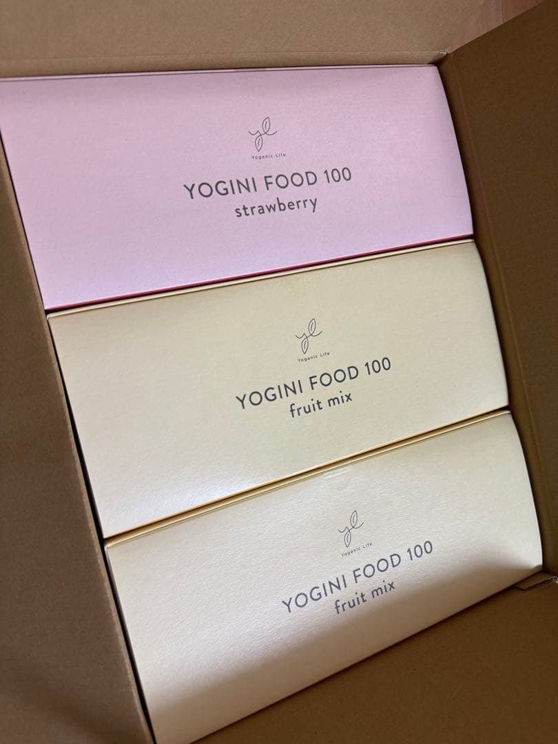 LAVAヨギーニフード100 ストロベリー×１、フルーツミックス×２計3箱set