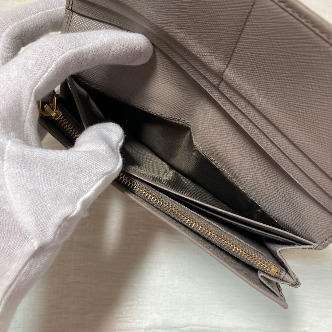 早い者勝ち　PRADA プラダ　二つ折り　長財布　グレー　ベージュ　即完売